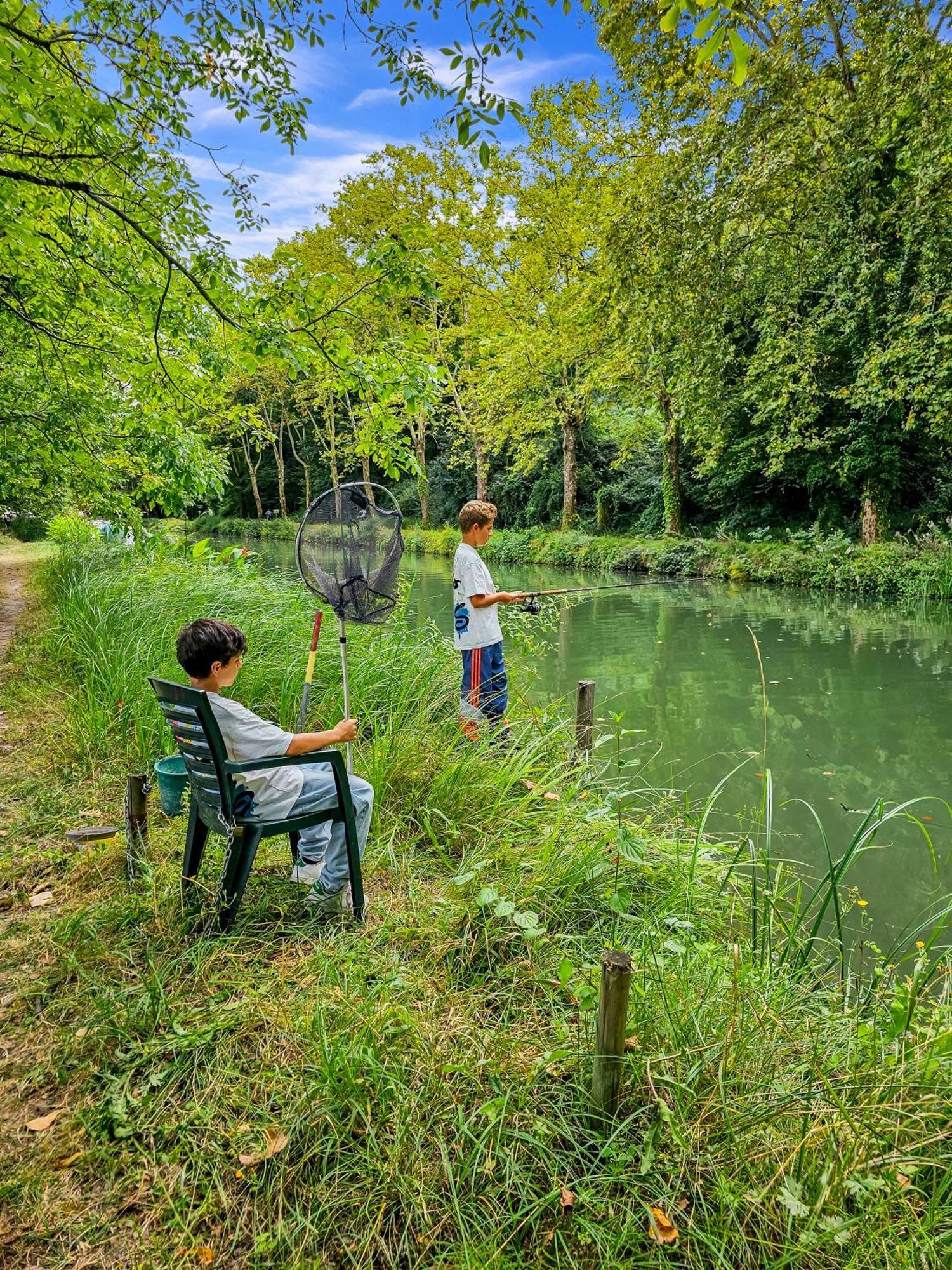 Gite Au Jardin Meilhan-sur-Garonne Buitenkant foto